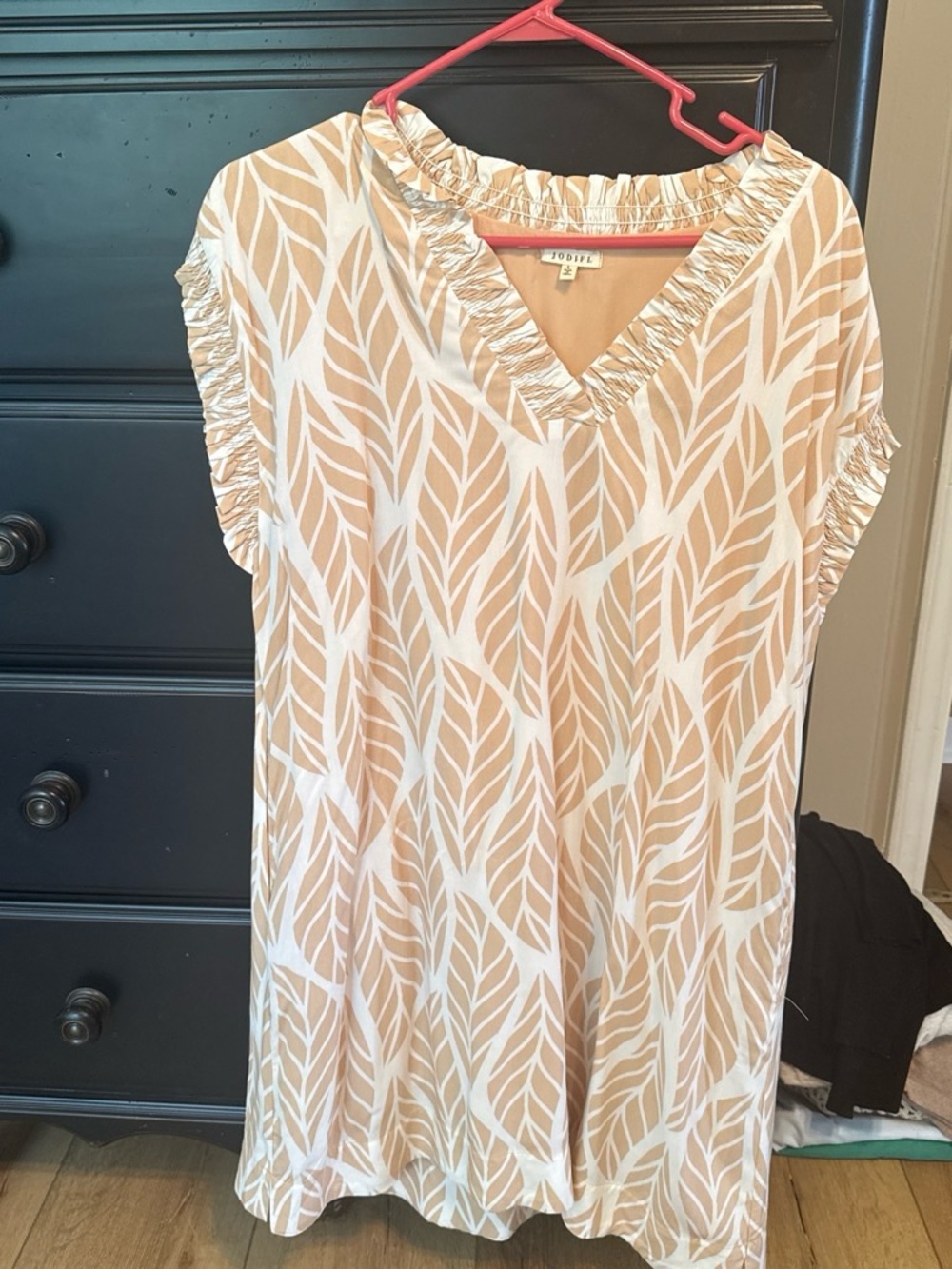 JODIFL Beige and White Leaf-Print V-Neck Tunic